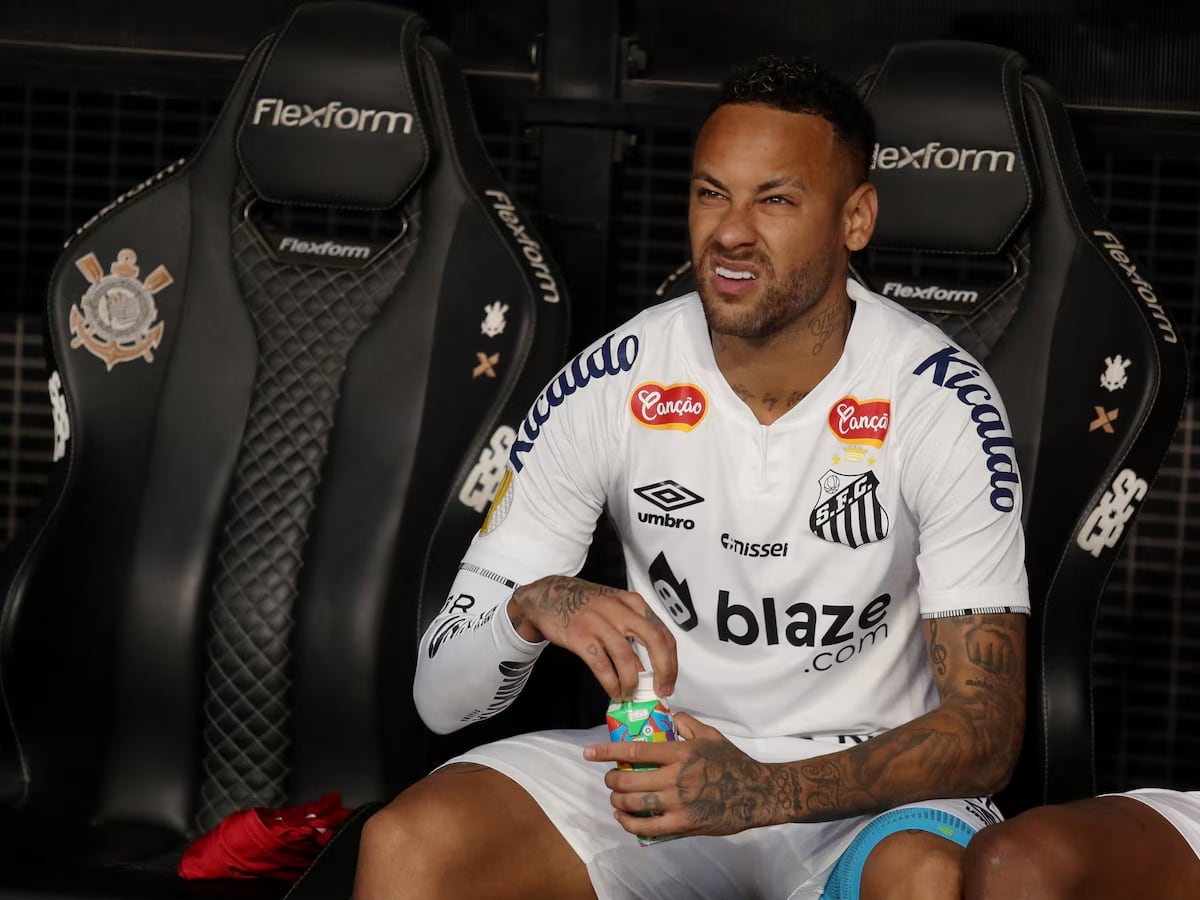 Duras críticas contra Neymar por su ausencia en la eliminación del Santos: “La lesión no le impidió ir al carnaval”