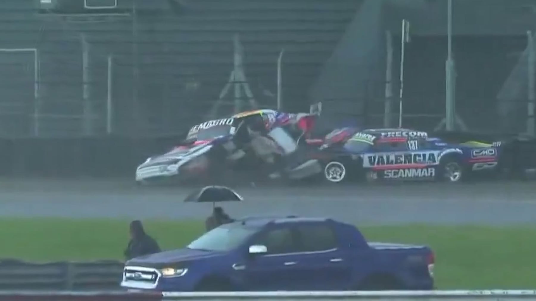Caos en Pista: Choque Múltiple Finaliza Prematuramente Procar Argentino