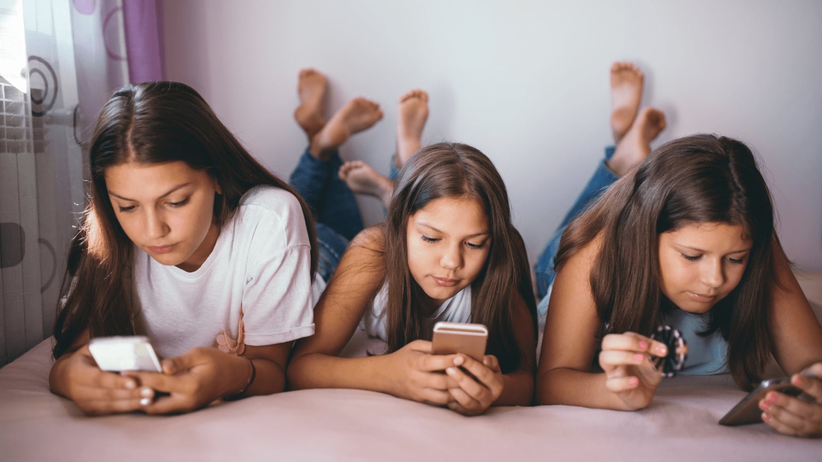 Impacto de Redes Sociales en la Salud Emocional de Adolescentes: Género Importa