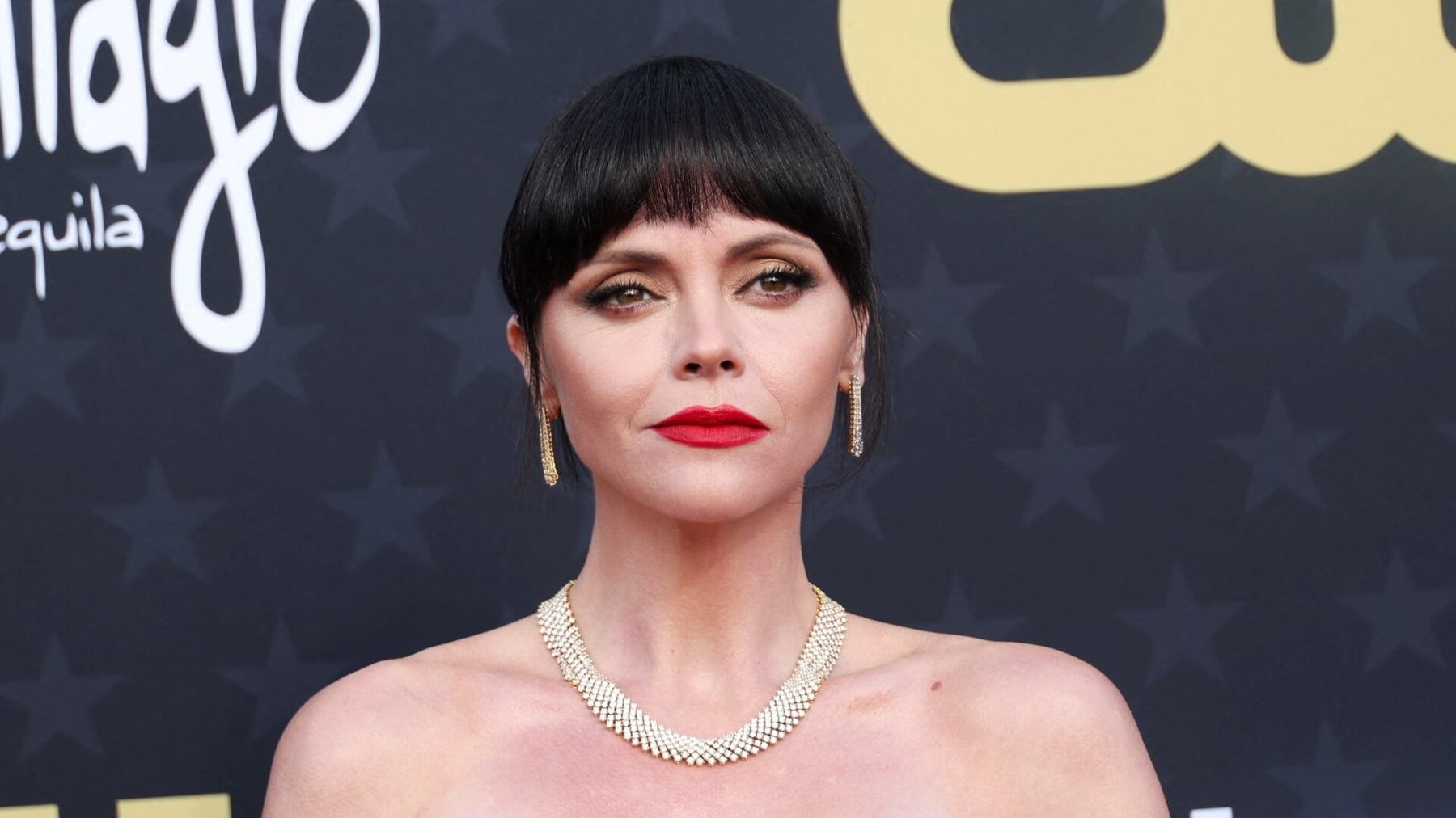 Christina Ricci: Conversaciones con Pájaros en Tiempos de Crisis