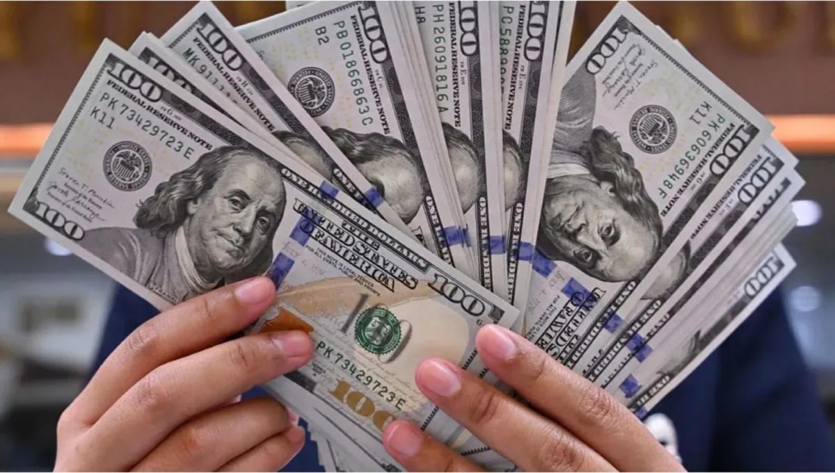 Segundo día sin cepo: a cuánto se venden el dólar blue, MEP y CCL
