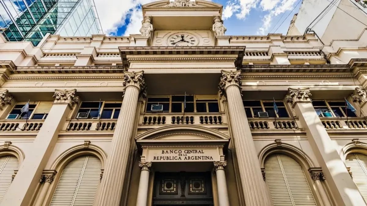 El Banco Central lanza medidas para estabilizar el dólar tras el fin del cepo