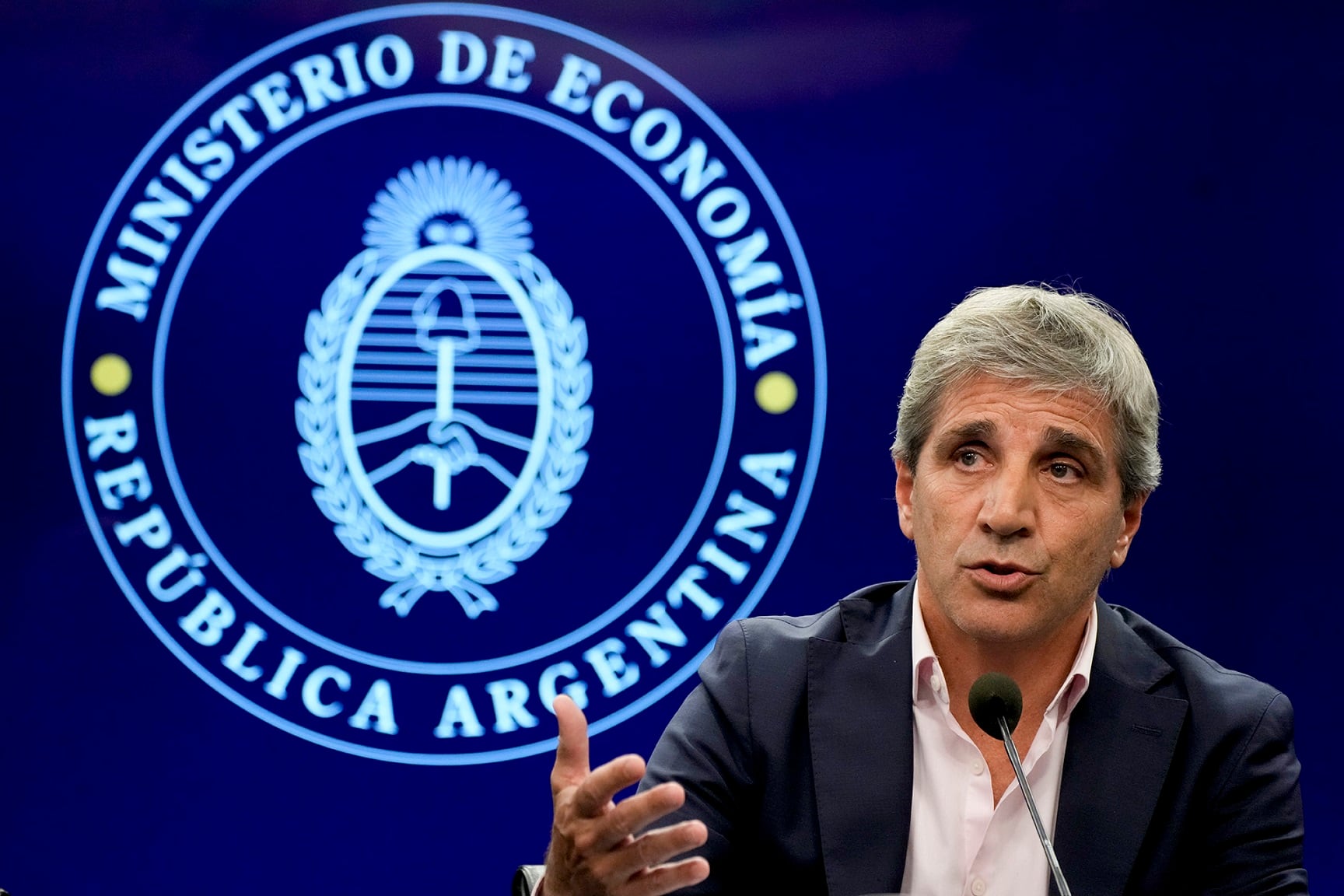 Con el cepo levantado, el peso se impuso en la cotización frente al dólar