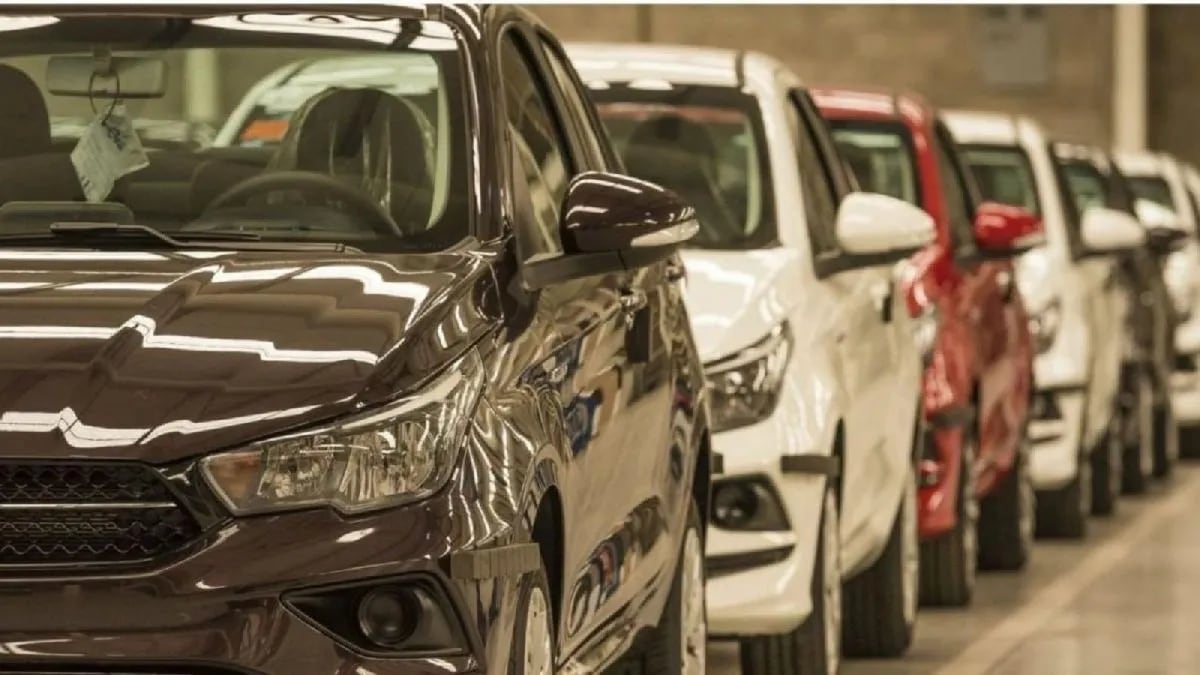 Comprar el auto más barato: cuántos sueldos exige hoy frente al año pasado