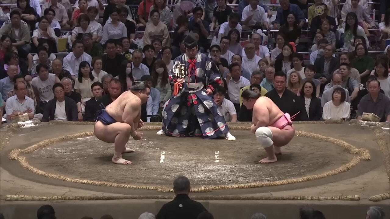 Técnica de Sumo Raramente Usada Define Lucha Después de 25 Años