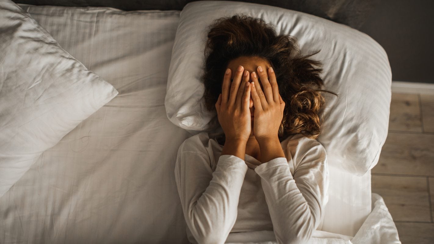 Cuando las hormonas alteran el sueño: qué hacer frente a los sudores nocturnos