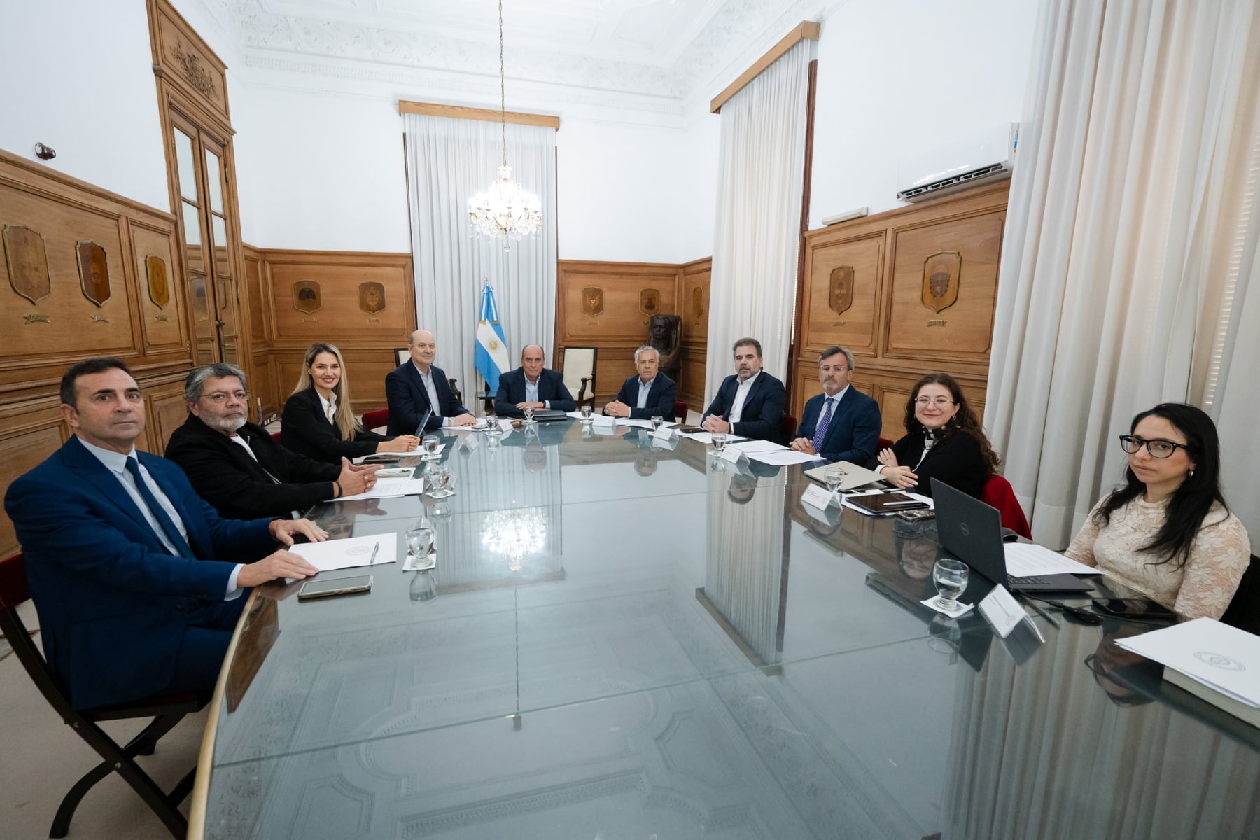 El Consejo de Mayo se reúne con un invitado sorpresa y una reforma clave