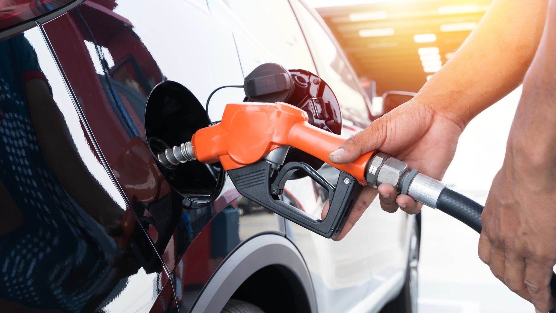 Postergan suba total del impuesto a combustibles hasta septiembre
