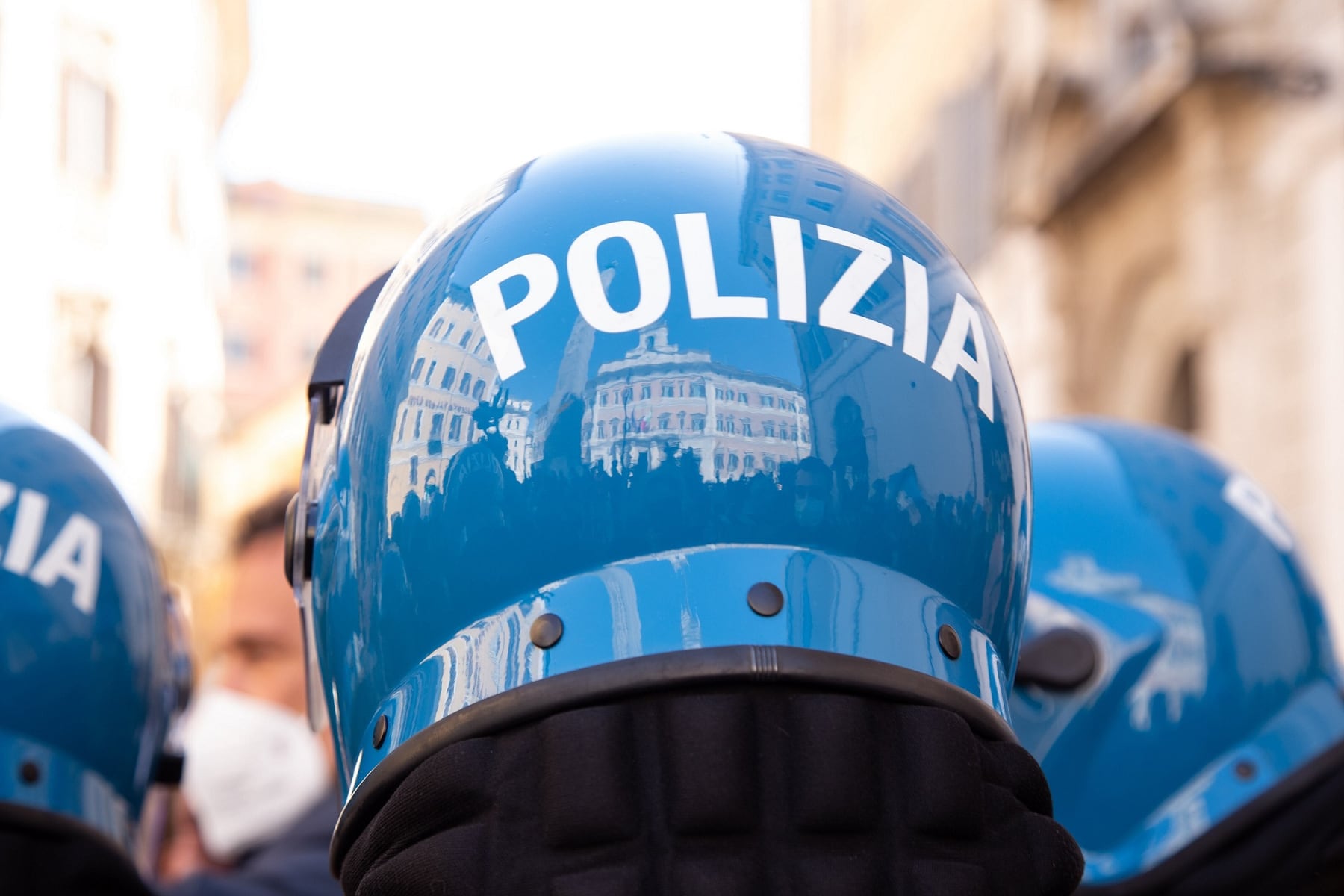 Lo condenaron por abuso y escapó del país: lo extraditan desde Italia