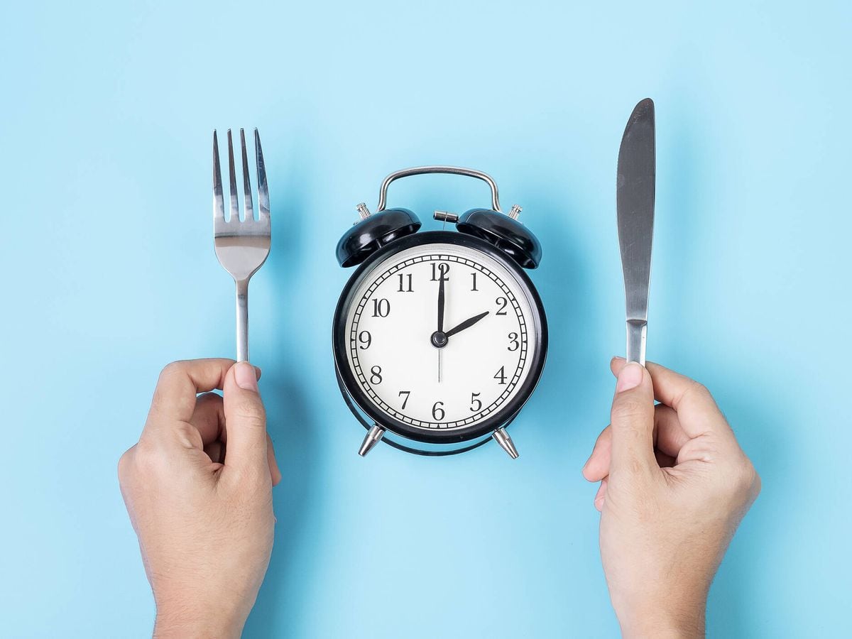 Estudio: comer temprano favorece el control del peso