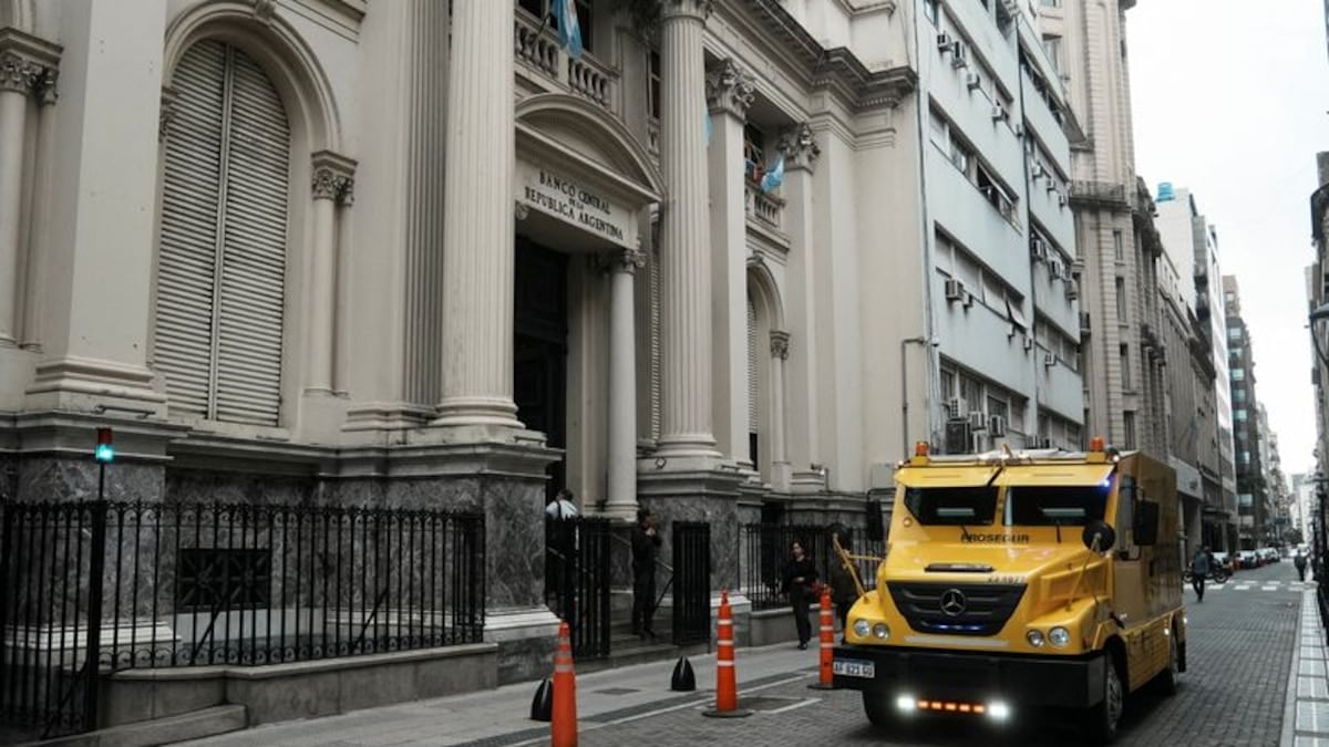 Reservas: provincias deberán comprar dólares previo a los comicios