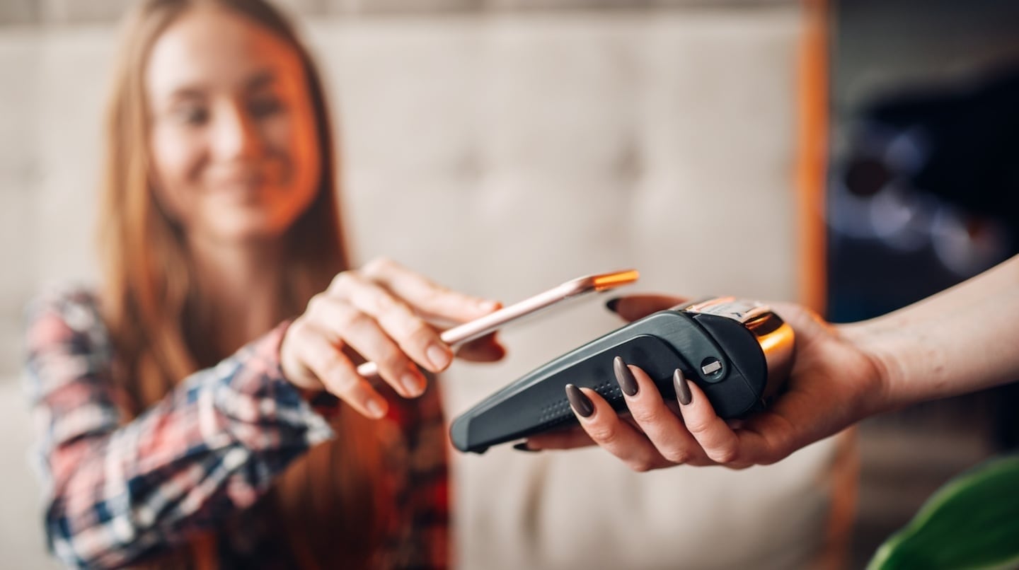 Los jóvenes de la Generación QR priorizan beneficios y gestionan mejor su dinero