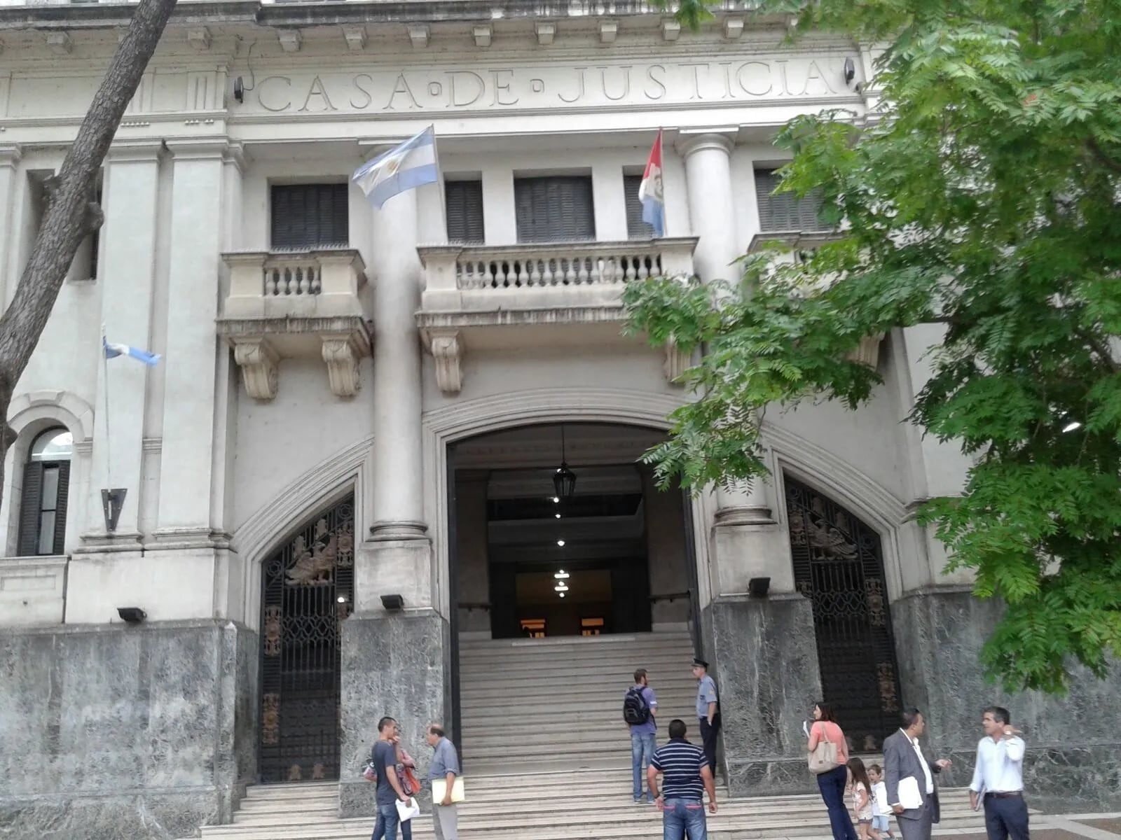 La Justicia frenó el cobro de una deuda tomada con un celular en reparación