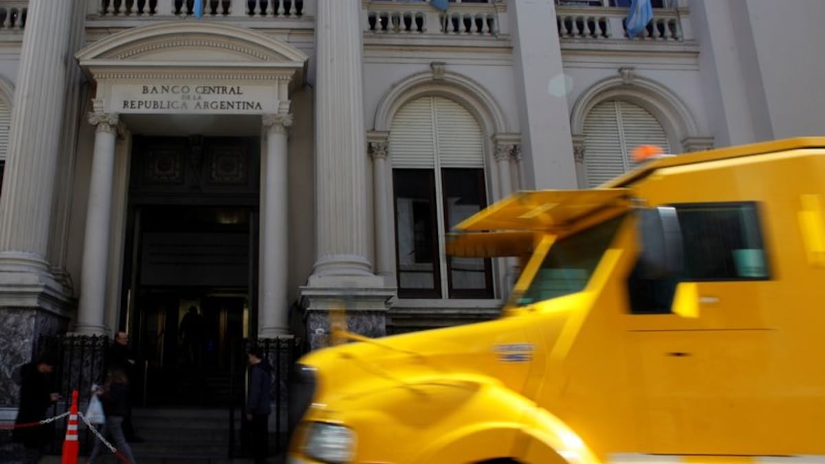 Gobierno se prepara para discutir con bancos por encajes récord