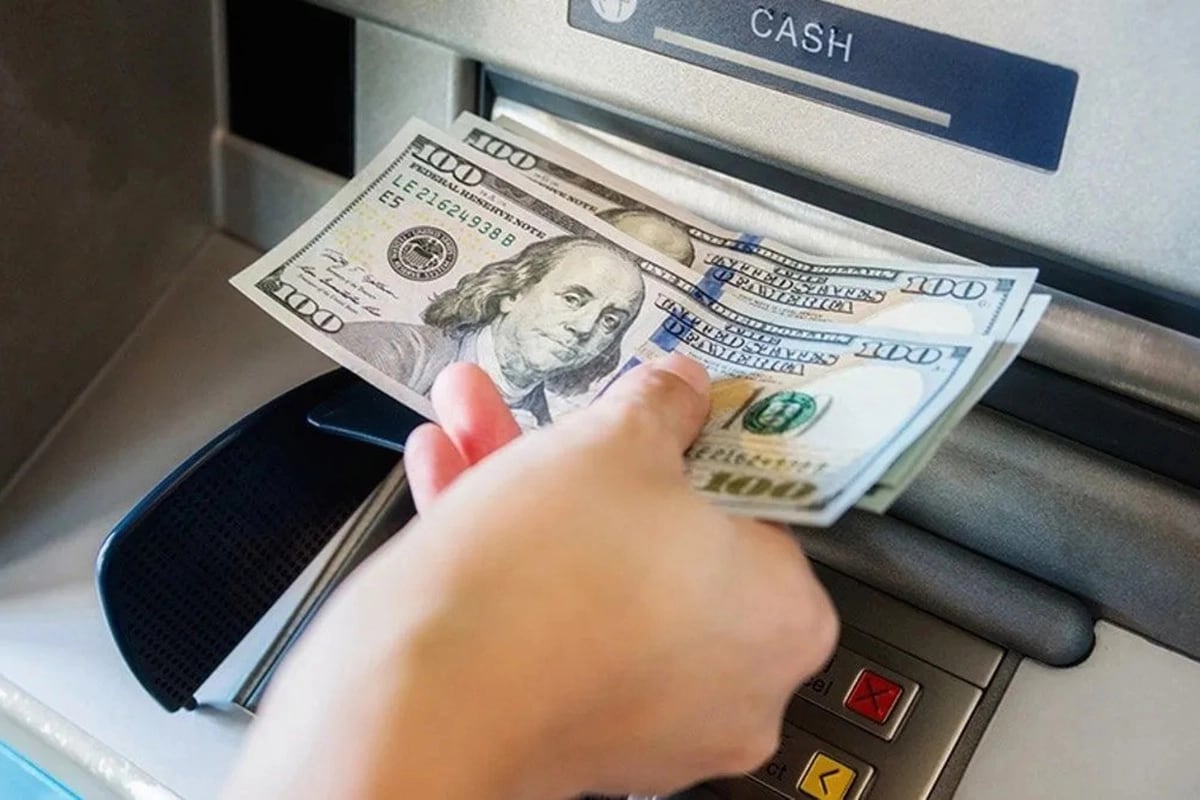 Cómo impacta el alza del dólar en las extracciones de cajeros fuera del país