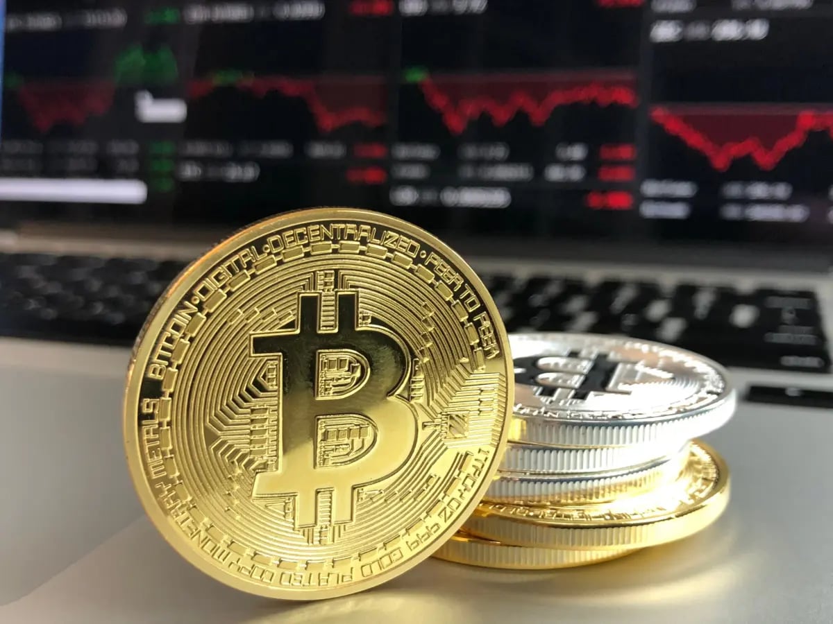 Bitcoin en exchanges alcanza su nivel más bajo en siete años