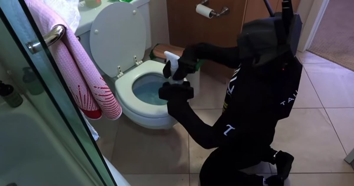 Robots humanoides limpian casas a distancia por 30 dólares la hora