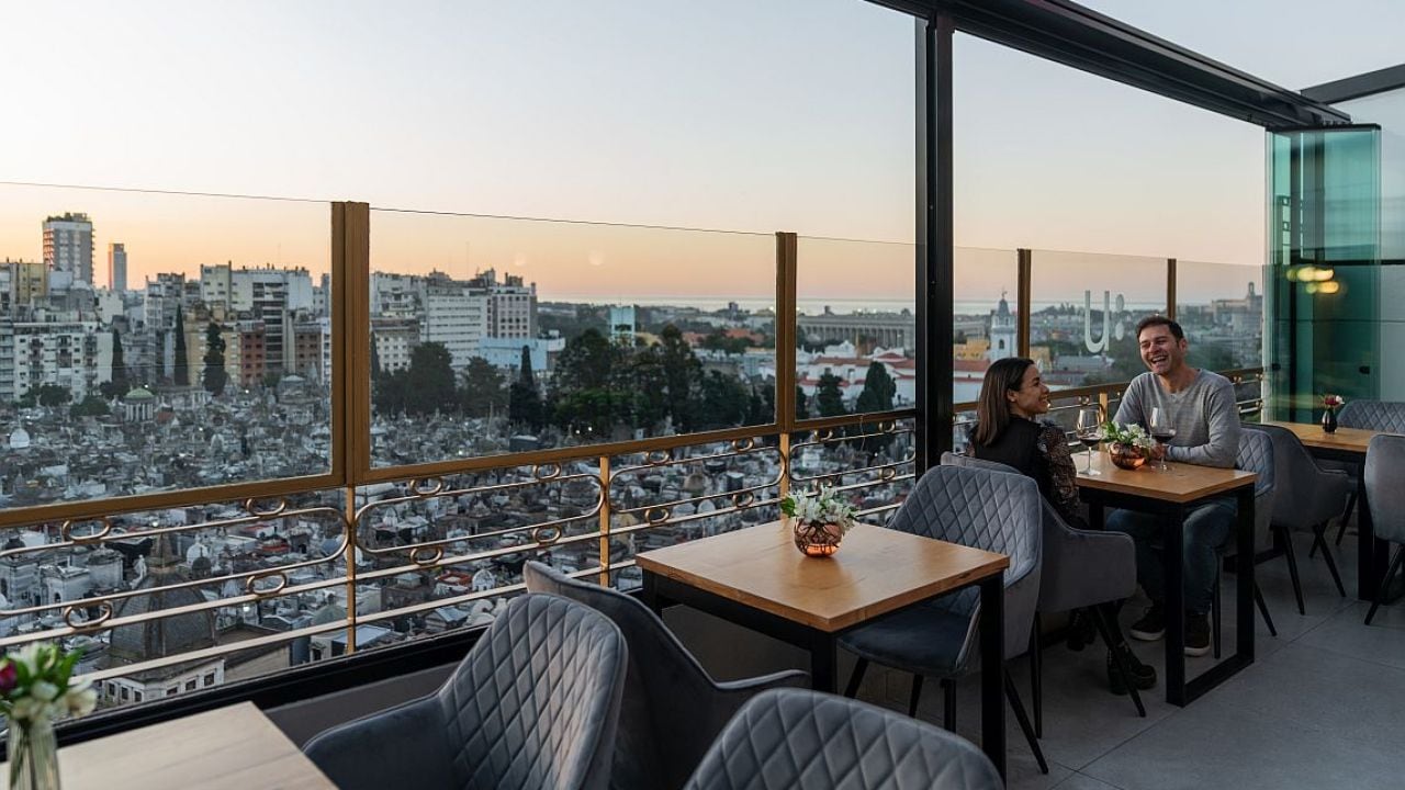 Una terraza en Recoleta permite ver el cementerio desde arriba con audioguías