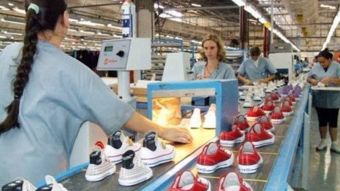 La fábrica de Converse en Las Flores cerró y dejó sin trabajo a sus operarios