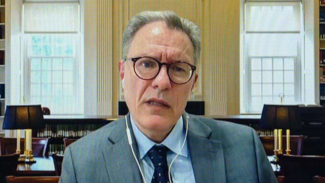 Floridi: la IA actúa sin comprender y hay que integrarla con criterio