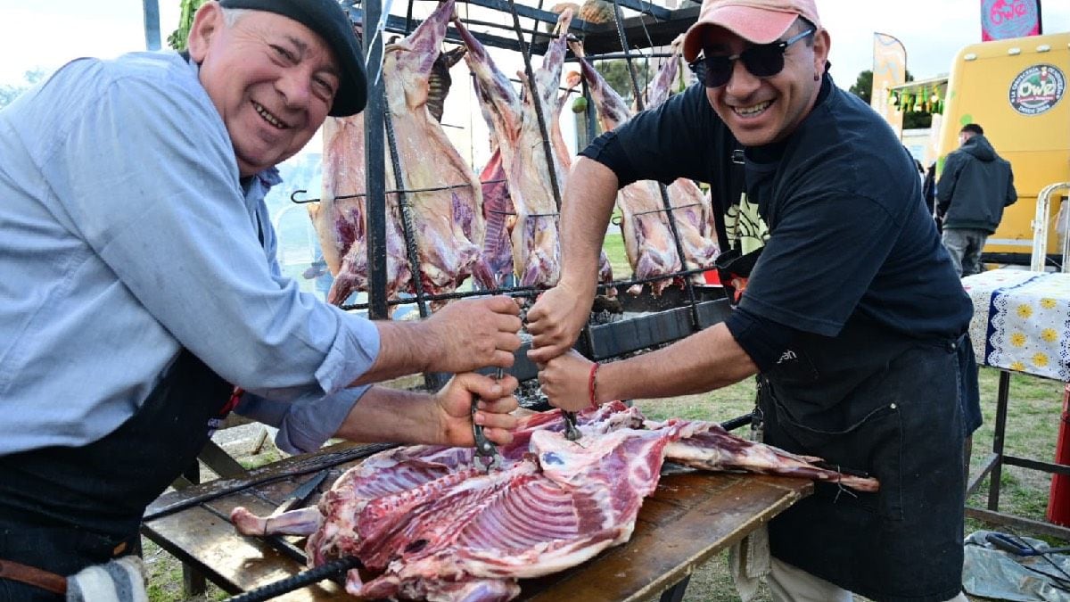 Confluencia de Sabores copa Neuquén con más de 90 puestos gastronómicos