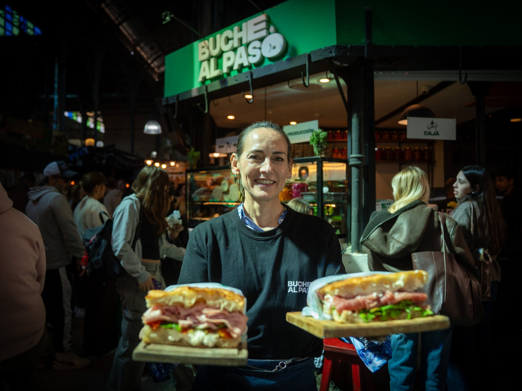 La sanguchería del Mercado de San Telmo que despacha cien unidades por día