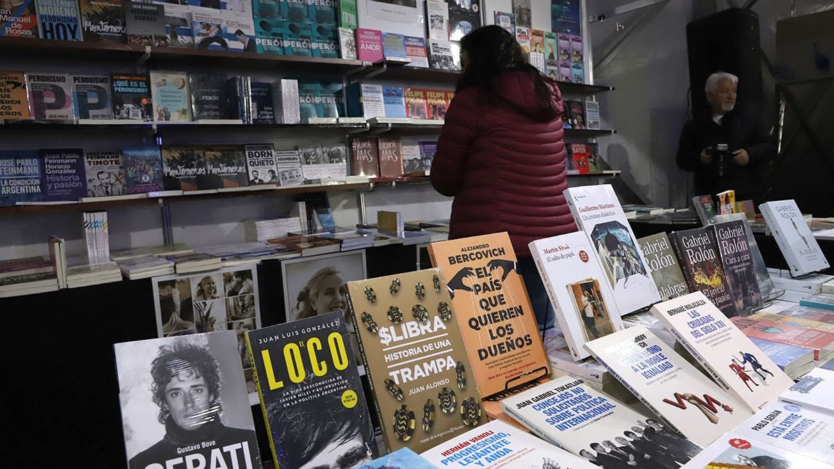 Feria del Libro de Neuquén 2026: precios, combos y qué encontrar en los stands
