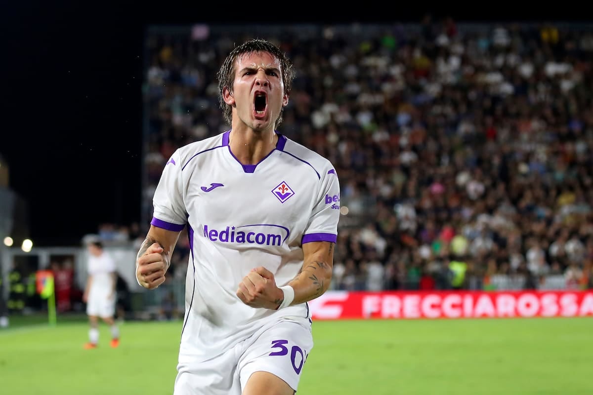 Mastantuono marcó tres goles en su tarde de debut goleador con Fiorentina