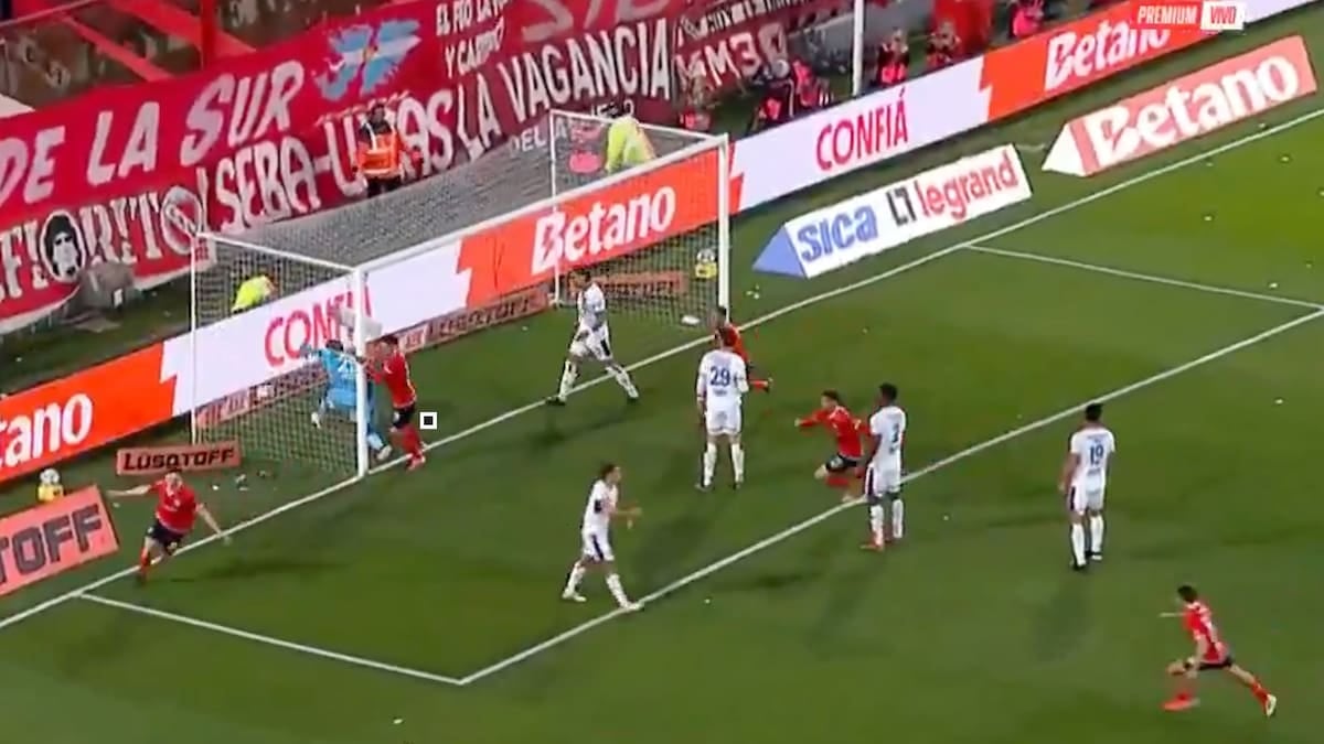 Arrayago anotó de cabeza y Independiente le ganaba 1 a 0 a San Lorenzo