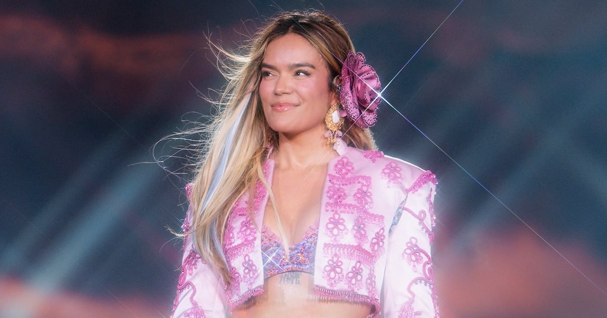 Karol G llevó su Tropitour a Nueva Jersey y presentó “BbY Wow” con invitados