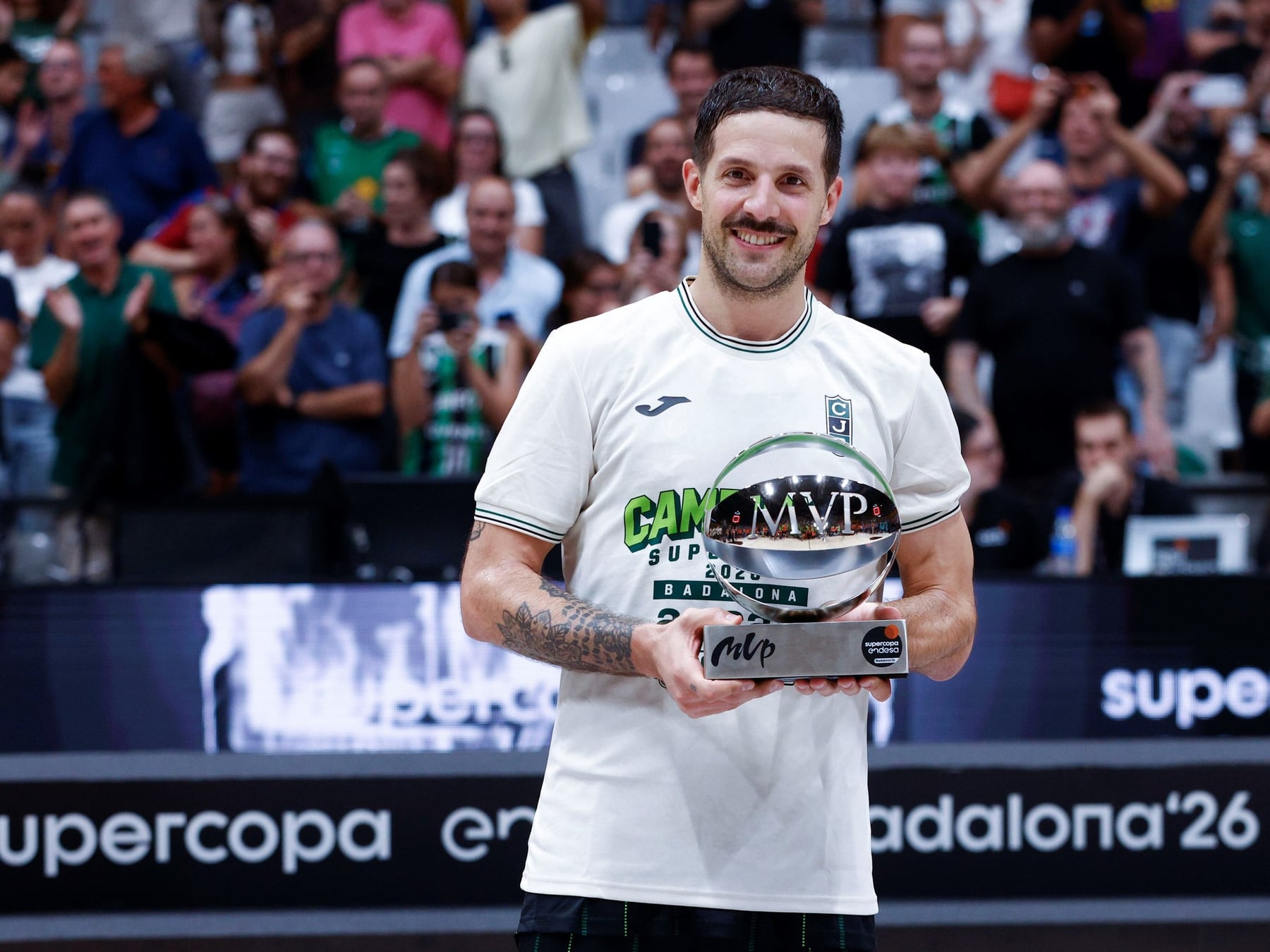 Joventut ganó la Supercopa ante Barcelona con 31 puntos y nueve triples de Laprovíttola