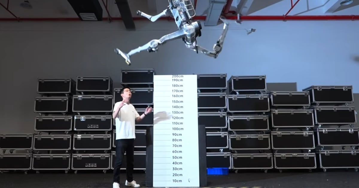 Una mujer graba tareas domésticas para entrenar robots con inteligencia artificial y recibe un pago