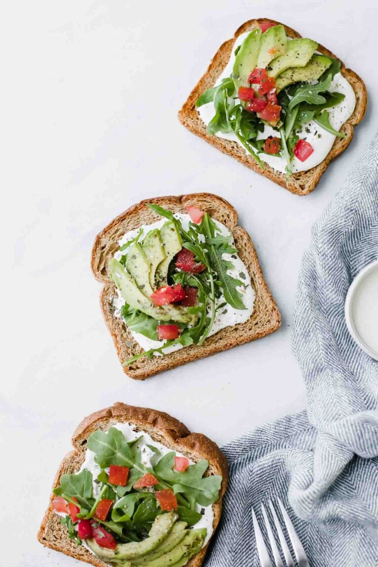Tostadas con palta: combinaciones con tomate, pescado o banana para preparar en casa