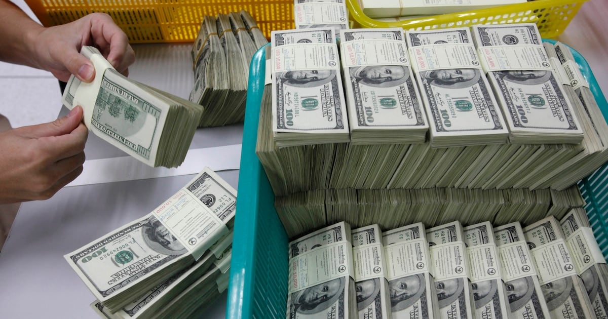 El dólar sigue a $1.535 en el Banco Nación y el blue cotiza a $1.560