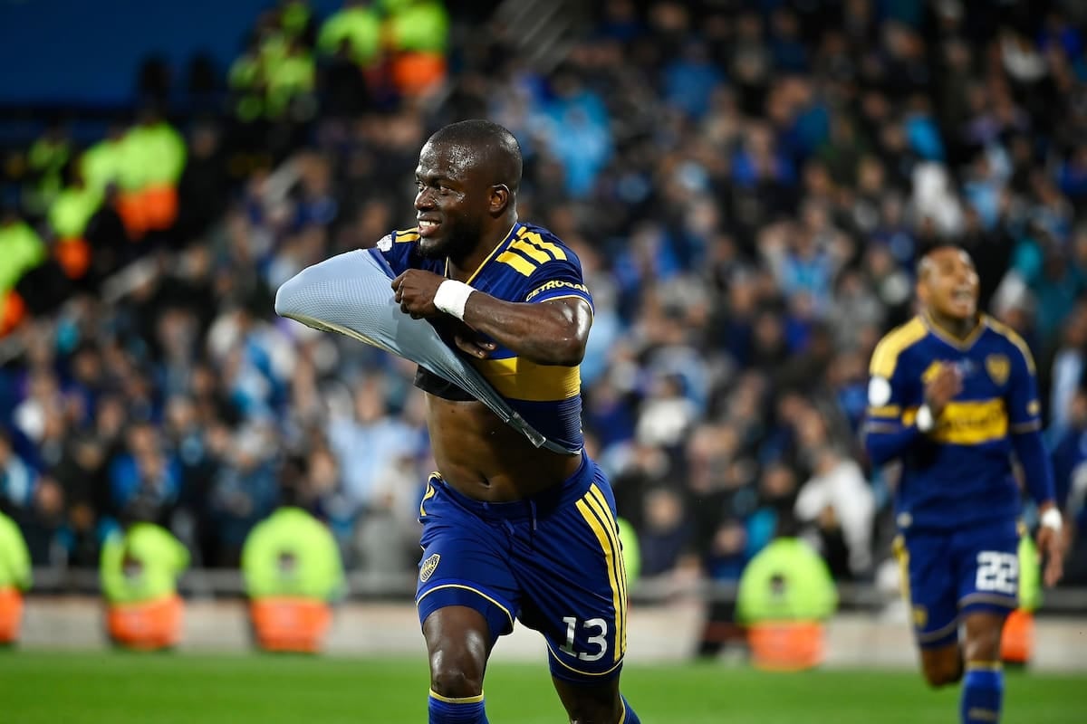 Boca remontó un 0-2 ante Racing y pasó a semifinales con tres goles de Valencia