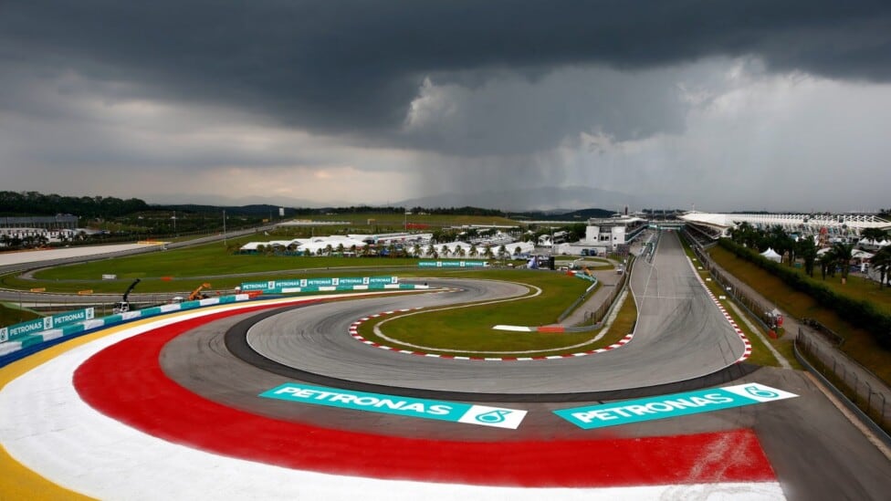 Russell ganó en Bakú y Colapinto abandonó por un incidente con Gasly y Norris