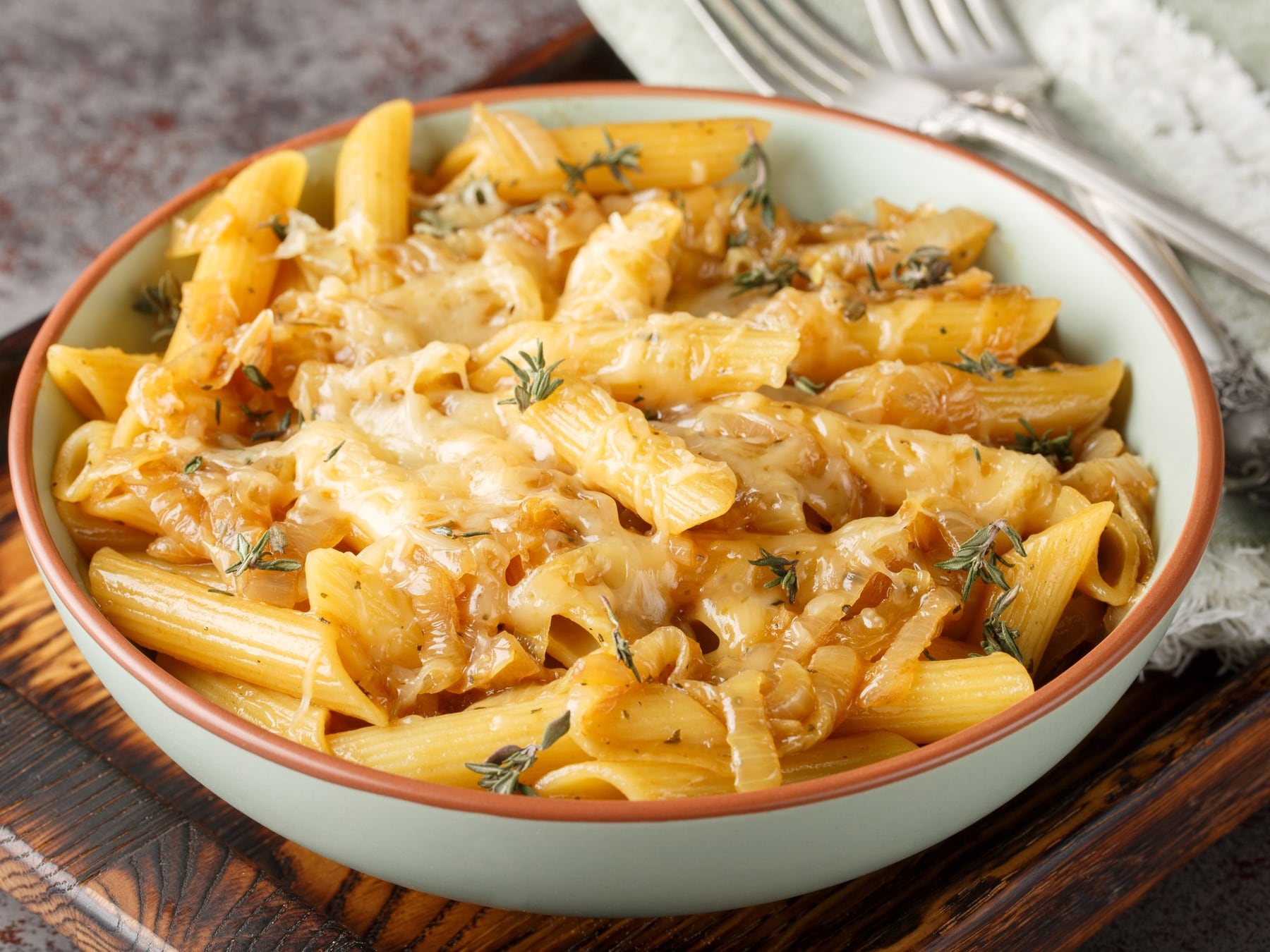 El menú semanal propone siete platos caseros, con rabas, verduras, pollo y pasta