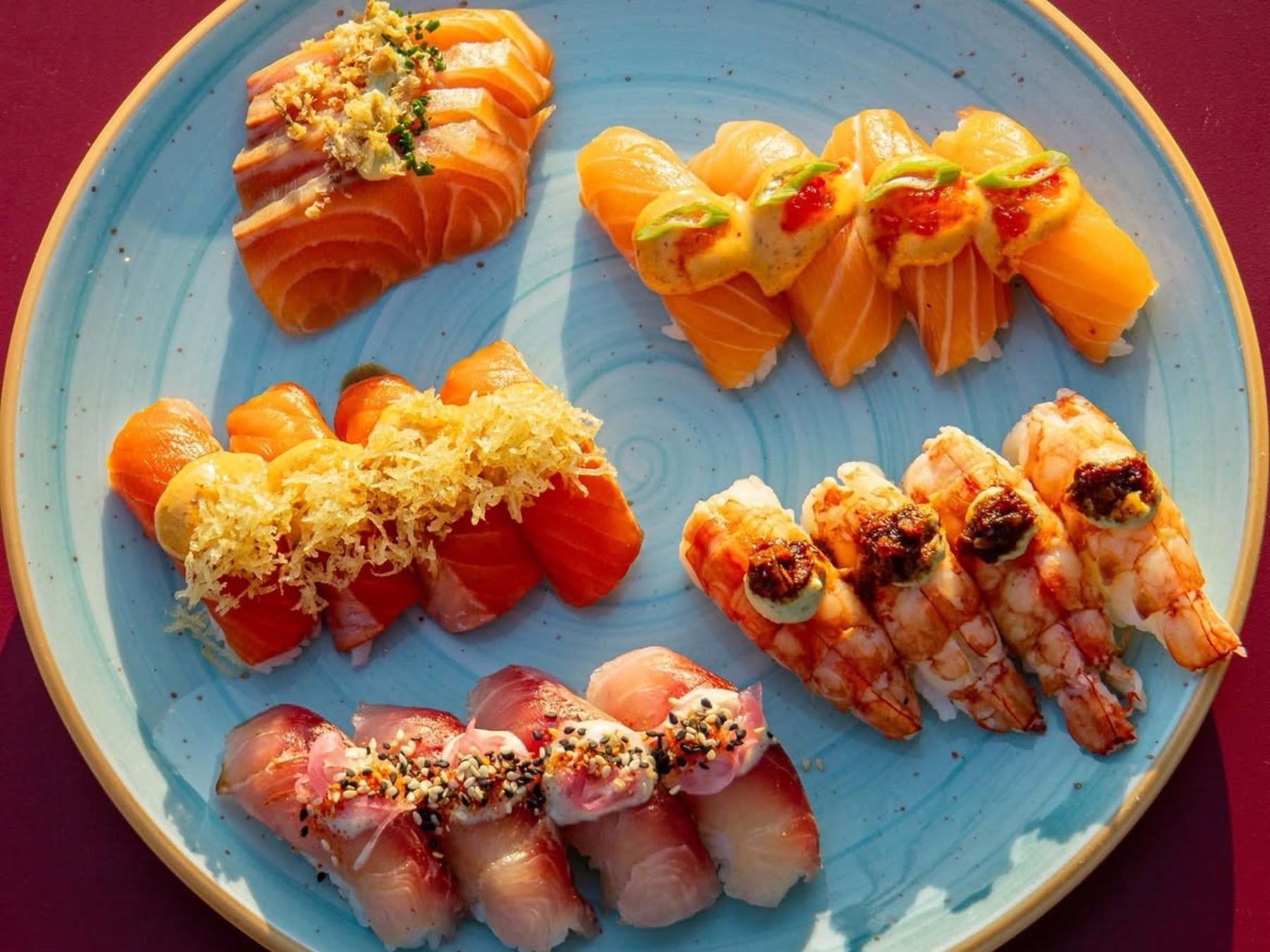 Ikebana reúne sushi de fusión, ramen y gyozas en Palermo Soho